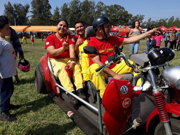 Bomberos por un día: multitudinaria asistencia en el Rubén Dumot - Nacionales - ABC Color