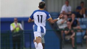 Julio Enciso marca su primer gol en Brighton