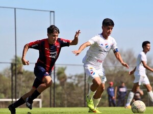 Sub 17: Con cuatro victorias y dos empates - APF