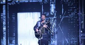 La Nación / En su “Condominio Blanco y Negro” Ricardo Arjona vibró con más de 22.000 paraguayos