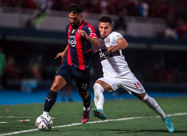 Olimpia se quedó con el Superclásico y le arrebató el invicto a Cerro Porteño