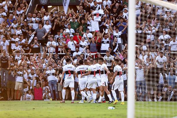 Olimpia se impone por 2 a 0 en el superclásico - El Independiente