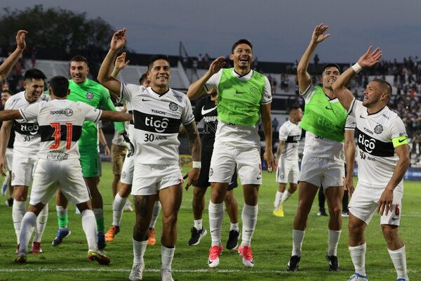 Retumbó Para Uno: Así fue el festejo de los jugadores de Olimpia con su público