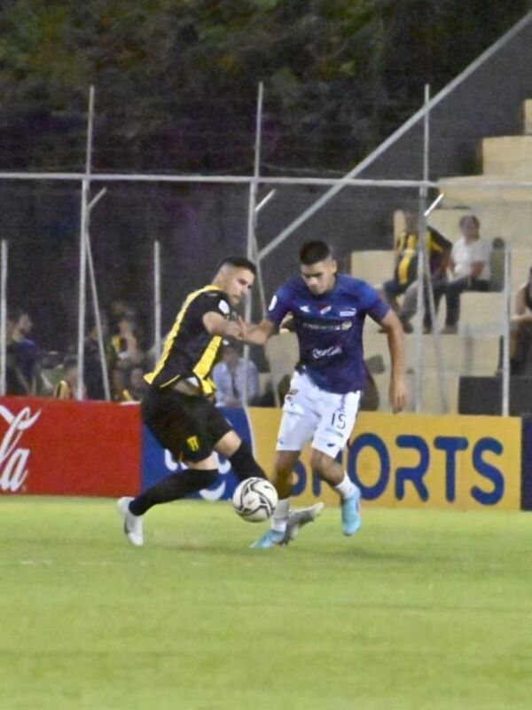 Guaraní vs. Nacional: empate incidentado en Dos Bocas - Fútbol - ABC Color