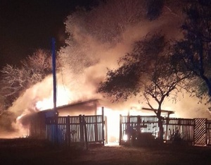 Policía indaga incendio intencional de una casa en Concepción
