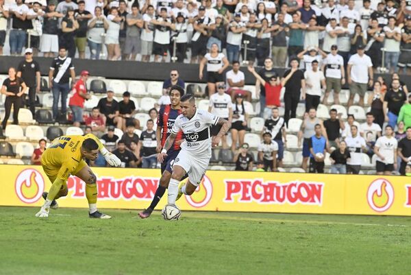 Demasiado Olimpia para tan poco Cerro en el clásico - Fútbol - ABC Color