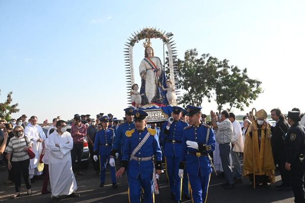 Católicos honran a la Virgen de la Asunción - Nacionales - ABC Color
