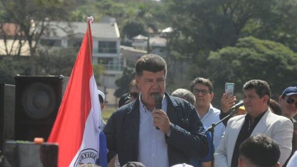 Efraín Alegre afirma que interna de la ANR es una lucha de mafias