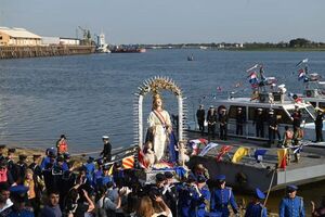 La Virgen Nuestra Señora de la Asunción navegó por el río Paraguay luego de dos años - Nacionales - ABC Color