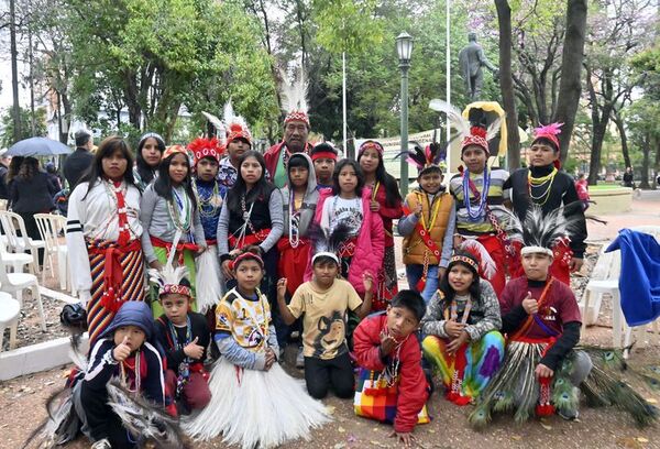 Niños, niñas y adolescentes indígenas se reunieron con autoridades nacionales y exigen escuelas en sus comunidades para poder estudiar - Nacionales - ABC Color