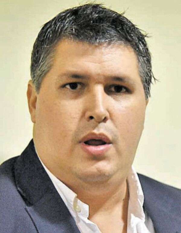 Joven denuncia por agresión al diputado Samaniego - Política - ABC Color