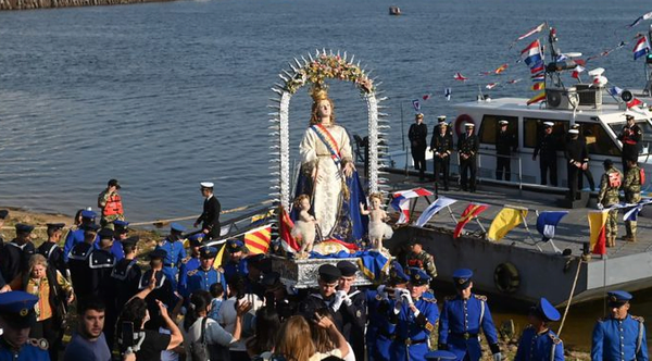 La Virgen Nuestra Señora de la Asunción navegó por el río Paraguay luego de dos años - Noticiero Paraguay