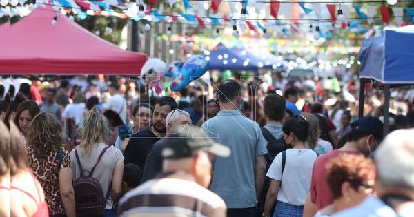 La Nación / Los matices de una fiesta colorida y multitudinaria por los 485 años de Asunción