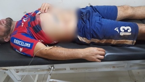 Hombre recibe una puñalada tras un partido de fútbol en una plaza - La Clave