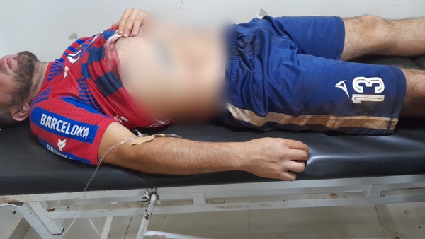 Hombre recibe una puñalada tras un partido de fútbol en una plaza - La Clave