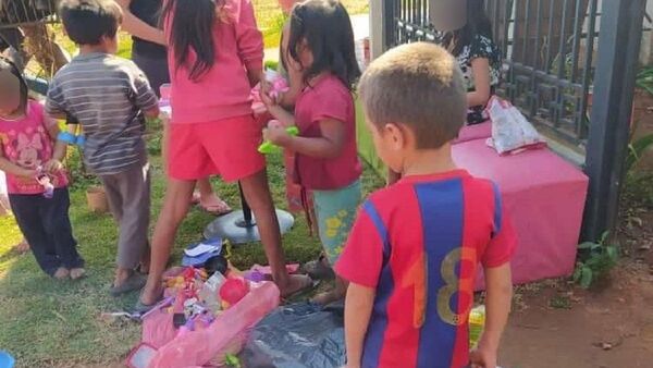 Una niña de San Juan Nepomuceno dona sus juguetes por el Día del Niño