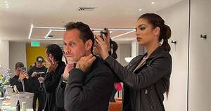 La Nación / Marc Anthony presume su estilista de lujo