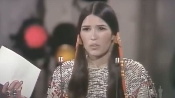 Se disculpan con la indígena que recogió el premio de Marlon Brando
