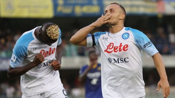 Napoli se lleva el combate ante el Verona