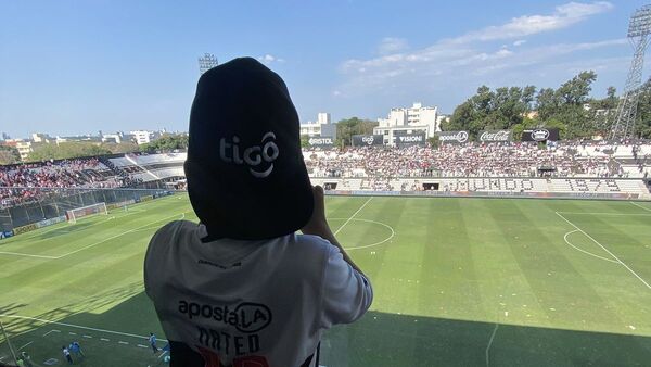 Mateo, el niño olimpista más viral, vivió el clásico de sus sueños
