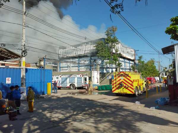 Frigorífico ya fue afectado por un incendio hace 7 años | 1000 Noticias