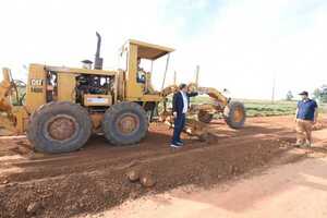 Gobernación inicia reparación de 23 km de caminos en el tramo Coronel Maciel-Caracarai - Noticiero Paraguay