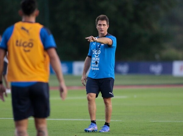 Barros Schelotto llama a 24 futbolistas del plano local | OnLivePy