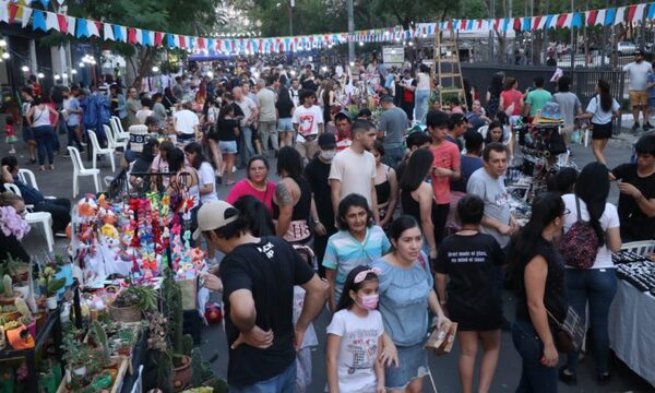 ¡Ovy’apa lo mitã!Algarabía total en calle Palma por aniversario de Asunción