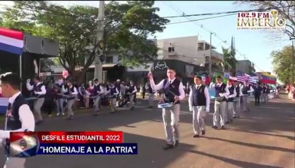 “Fiesta de mucho color y bullicio”, dijo director cultural de la Municipalidad sobre desfile estudiantil - Radio Imperio