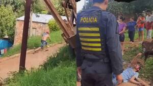 Crónica / [VÍDEO] Detienen a un hombre que amenazaba con machete y una pistola