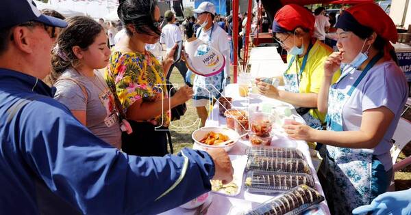 La Nación / La cultura coreana atrajo a una multitud en la Costanera de Asunción