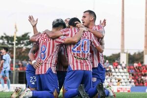 Intermedia: San Lorenzo golea y se aferra a la pelea