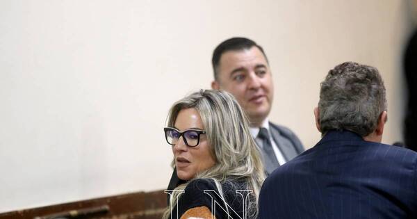 La Nación / Juicio oral a Natalia Zuccolillo prosigue este martes