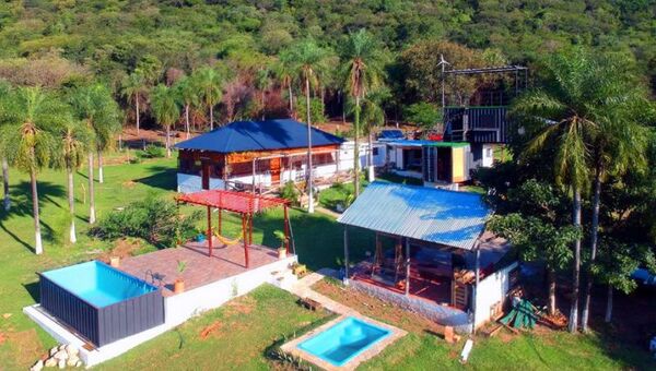 Mirador Las Colinas: arquitectura y construcción con elementos reciclados al pie del Mbatoví