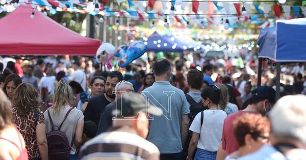 La Nación / Los matices de una fiesta colorida y multitudinaria