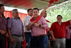 Aumenta presión política para que Cartes renuncie a su candidatura