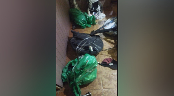 Diario HOY | Hallan piezas de la moto robada por delincuentes en el túnel Semidei