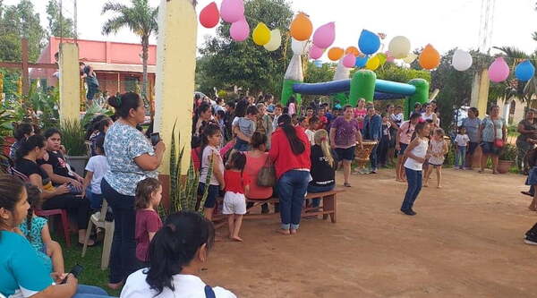 A más de 300 niños y niñas, les festejaron en forma adelantada por el Día del NIño - Noticiero Paraguay