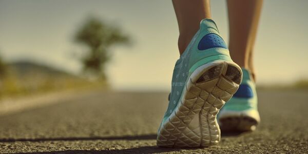 ¿Por qué caminar después de comer es un hábito saludable?