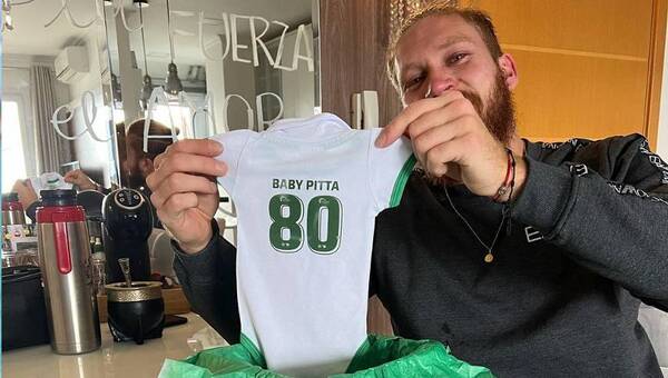 Crónica / [VIDEO] ¡Vikinguito en camino! Isidro Pitta se enteró que va ser papá