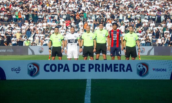 Tigo se puso la camiseta de los 30 años en el superclásico del fútbol paraguayo