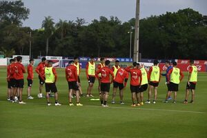 La selección paraguaya inició las tareas con miras a México - Selección Paraguaya - ABC Color