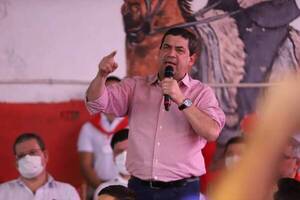 Crónica / Velázquez oficializó su renuncia como precandidato a la Presidencia de la República