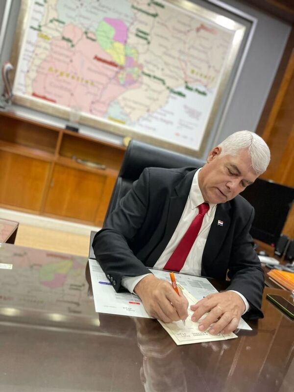 Arnoldo Wiens renuncia al MOPC tras lanzarse a la carrera presidencial - Radio Imperio
