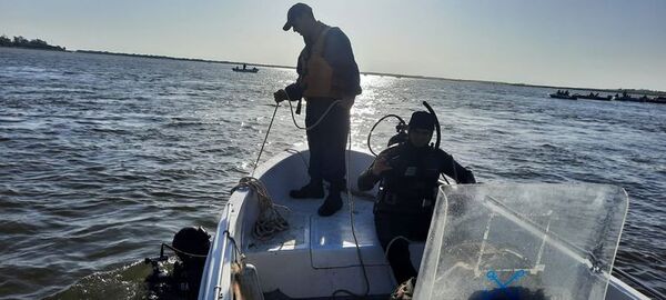 Ñeembucú: Sigue búsqueda de pescador que ocupaba lancha chocada por una barcaza