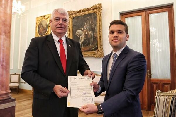 Wiens presenta su renuncia al MOPC para enfocarse en su precandidatura