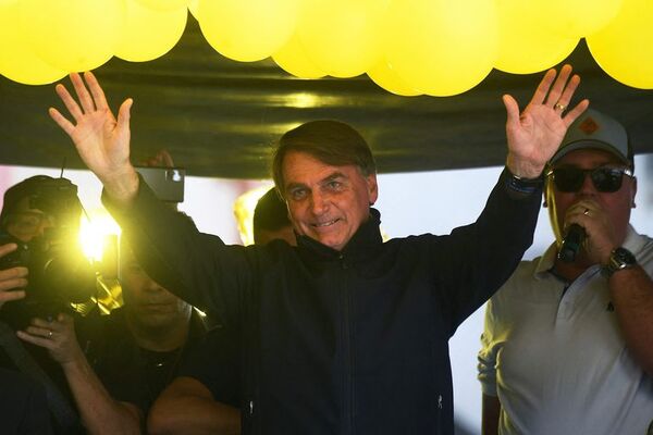 Bolsonaro inicia campaña y agita el fantasma del “comunismo” contra Lula - Mundo - ABC Color