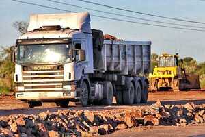 Con obreros y máquinas en pista, avanza la duplicación del tramo Remanso-Falcón