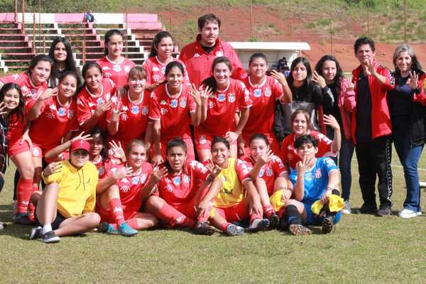 Las rojitas Sub 18 son campeonas anticipadamente en fútbol femenino - La Clave