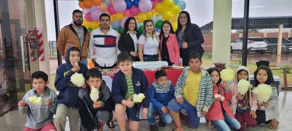 Agasajan por su día a los niños en la Defensoría de Pedro Juan
